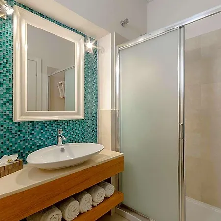 Moderno Hotel 2*