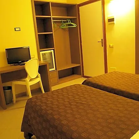 Moderno Hotel 2*